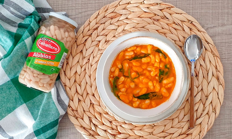 Recette: haricots blancs cuits avec des légumes